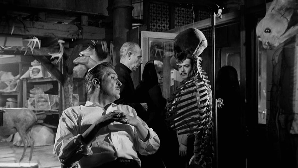 The Skeleton of Mrs. Morales (Rogelio Antonio González, 1960)